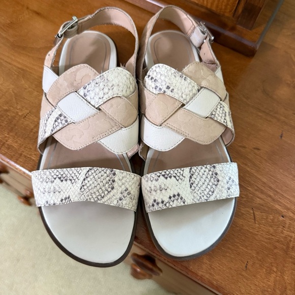 Vionic flat Tan and Cream Sandals with Crisscross Straps shoes - Picture 4 of 13